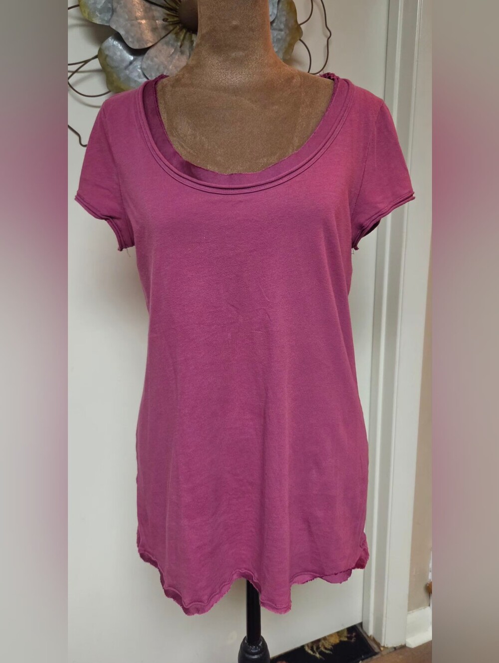 LOFT Scoop Neck Short Sleeve Tee in Magenta